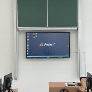 Gymnázium Mateja Hrebendu Interaktívny monitor s Pylónovou tabuľou.