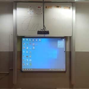 Spojená škola Mierová interaktívna tabuľa s pylónovou tabuľou