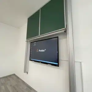 pylónová tabuľa a interaktívny monitor