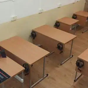 stoly pre malú triedu