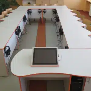 stoly s dotykovým monitorom