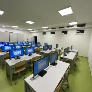 počítačová učebňa pre školy