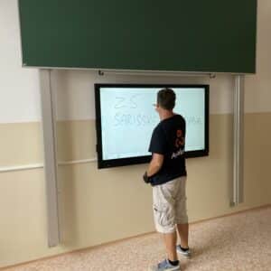 Montáž pylónovej tabule a interaktívneho monitora