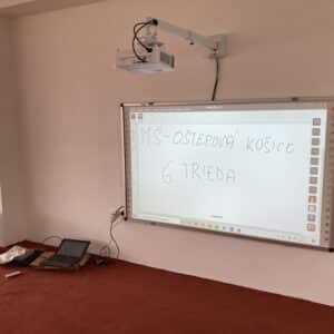 Materská škola Oštepová Interaktívna tabuľa Gaoke Touchboard a projektor Acer