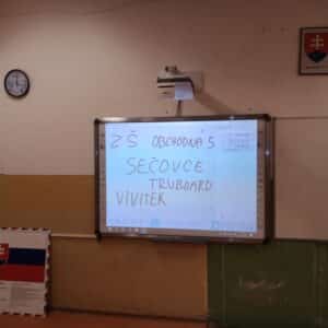 Interaktívna tabuľa TRU board a projektor Vivitek